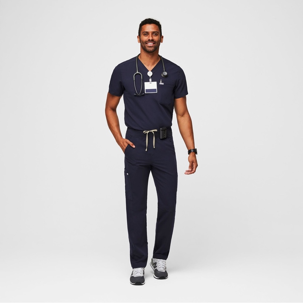 Figs men’s Axim Cargo Scrub Pants in navy